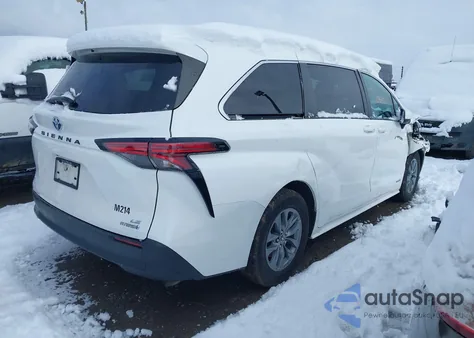 2021 Toyota Sienna Le z USA, uszkodzony, nr VIN 5TDKRKEC1MS060255